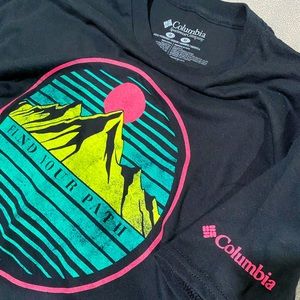 Columbia Tee **NEVER WORN** Size M